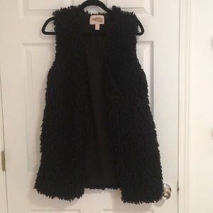 Black fashion puffy vest